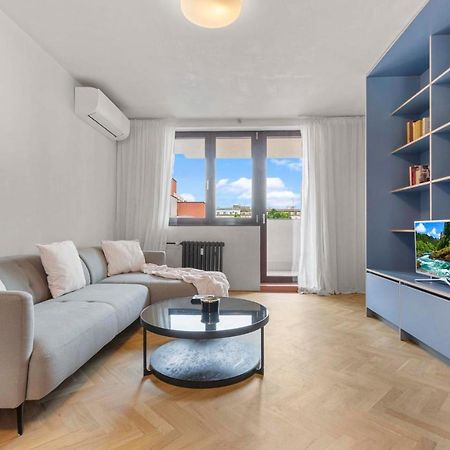 Elegant City Escape - Modern & Central Bratislava Bagian luar foto