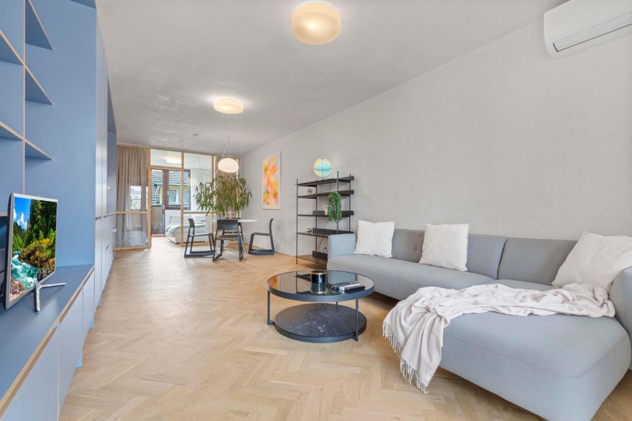 Elegant City Escape - Modern & Central Bratislava Bagian luar foto