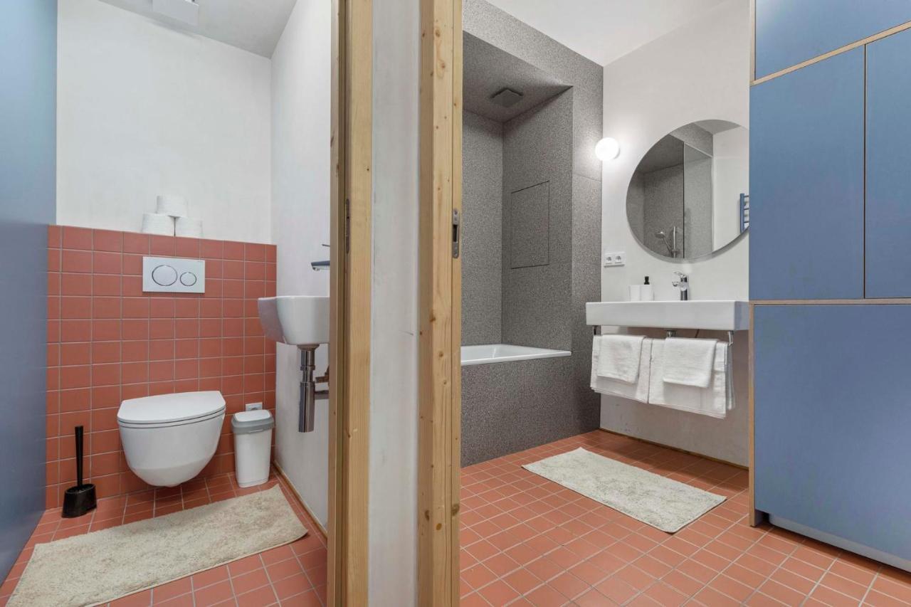 Elegant City Escape - Modern & Central Bratislava Bagian luar foto