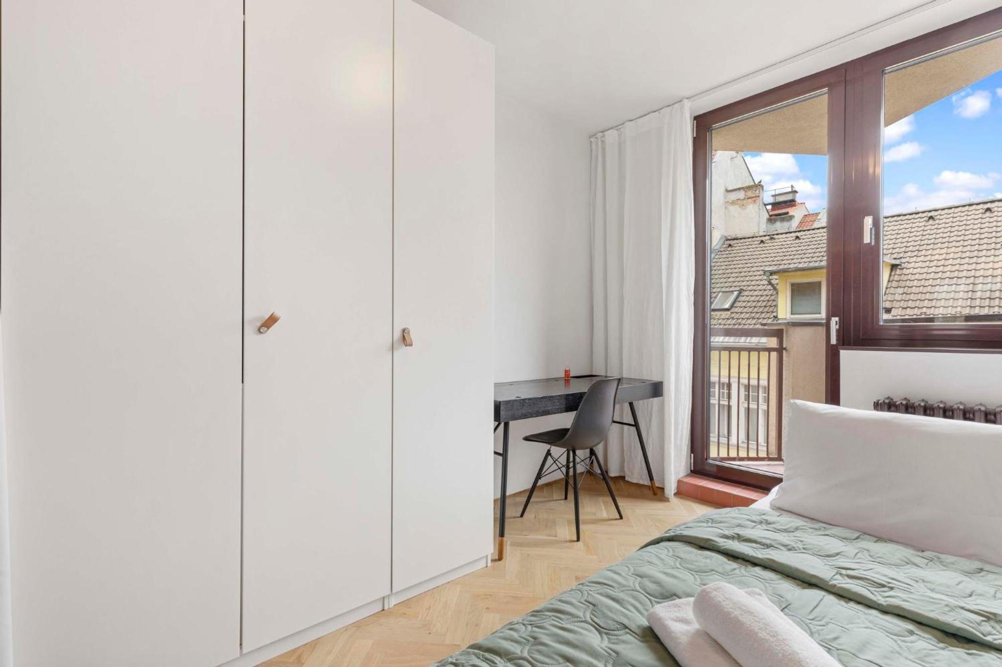 Elegant City Escape - Modern & Central Bratislava Bagian luar foto