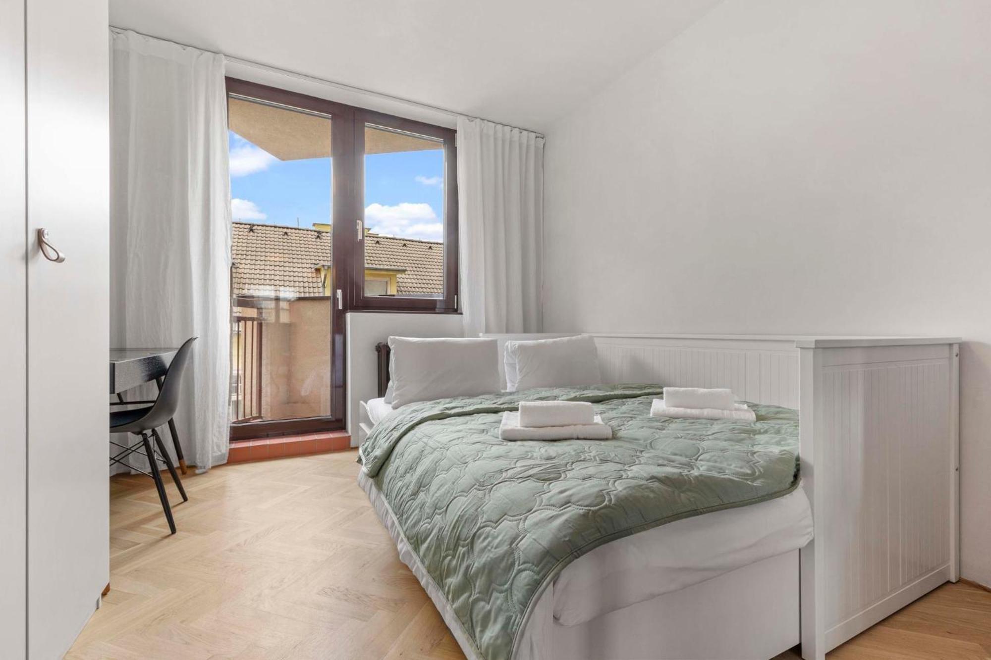 Elegant City Escape - Modern & Central Bratislava Bagian luar foto